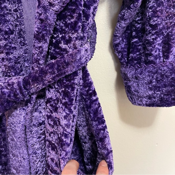 Delicates Purple Robe - Picture 4 of 5